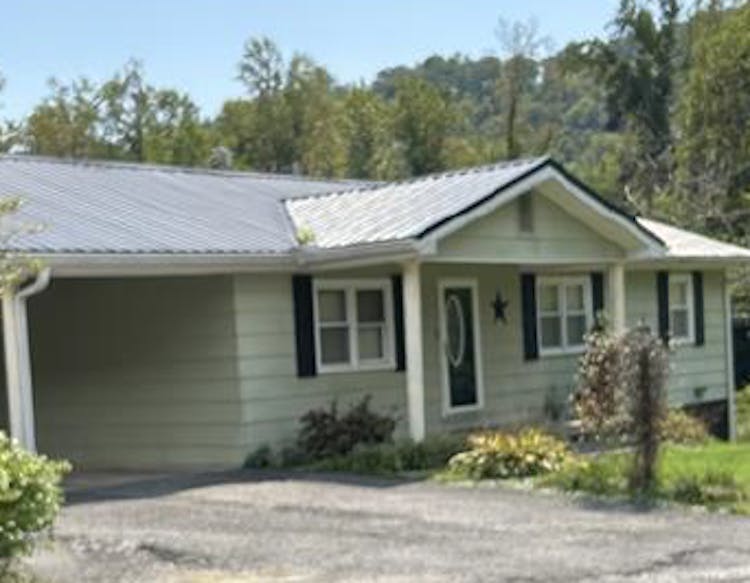 78 Travis Dr Thelma, KY 41260, Johnson County