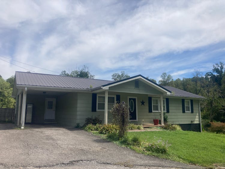 78 Travis Dr Thelma, KY 41260, Johnson County