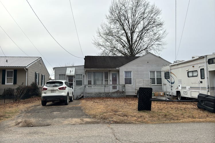 818 30th St Point Pleasant, WV 25550, Mason County