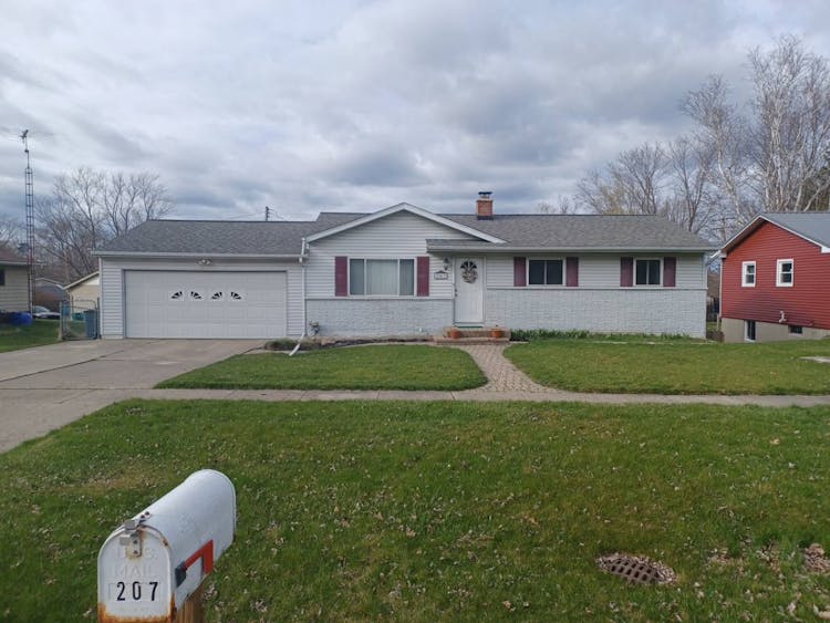 207 E River Rd Flushing, MI 48433, Genesee County