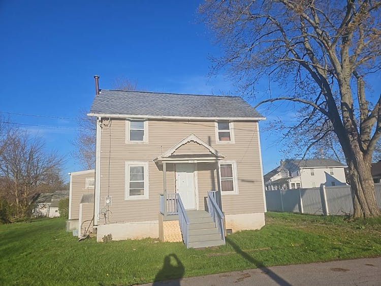 118 Laurel Street Medina, NY 14103, Orleans County