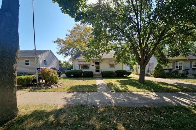 147 W Martin Ln Milwaukee, WI 53207, Milwaukee County