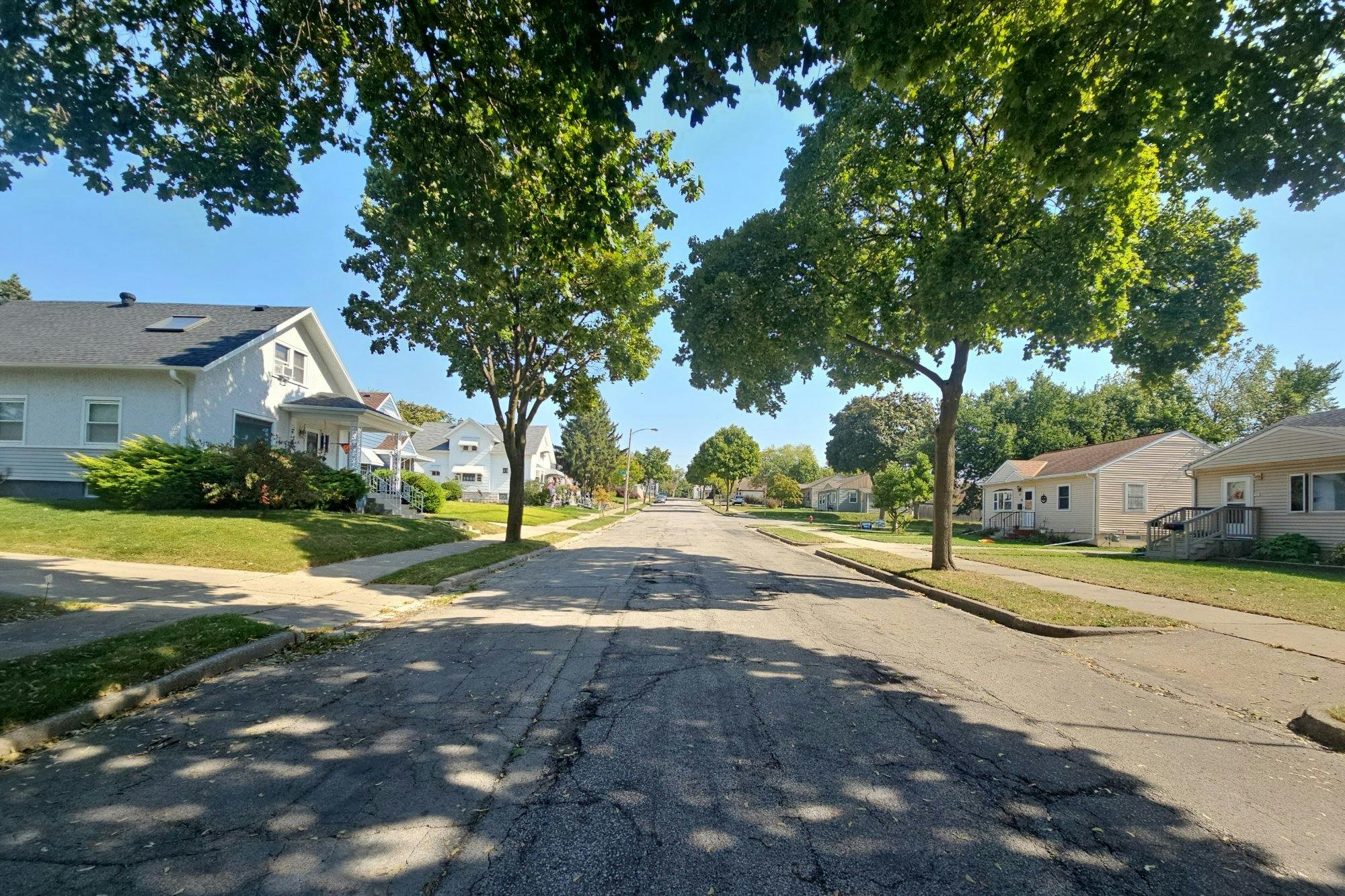 Martin Ln, Milwaukee, WI 53207