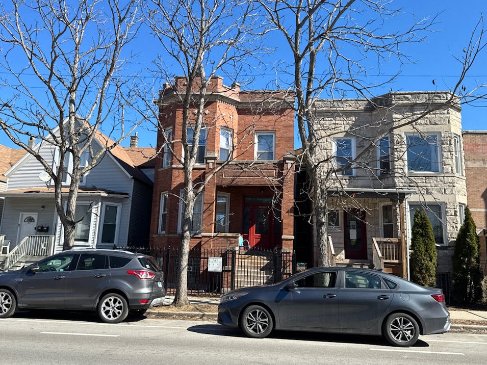 2825 North Sacramento Avenue Chicago, IL 60618, Cook County