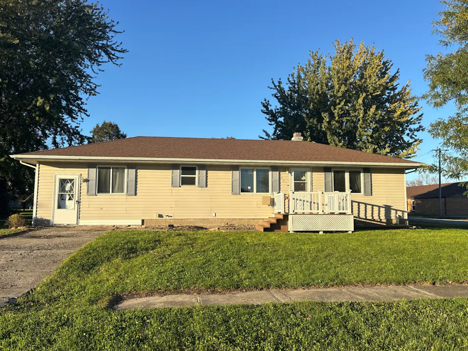 322 E 3rd St Kanawha, IA 50447, Hancock County