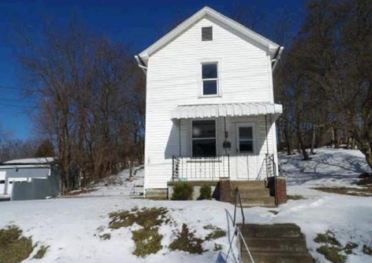 834 W Martin St East Palestine, OH 44413, Columbiana County