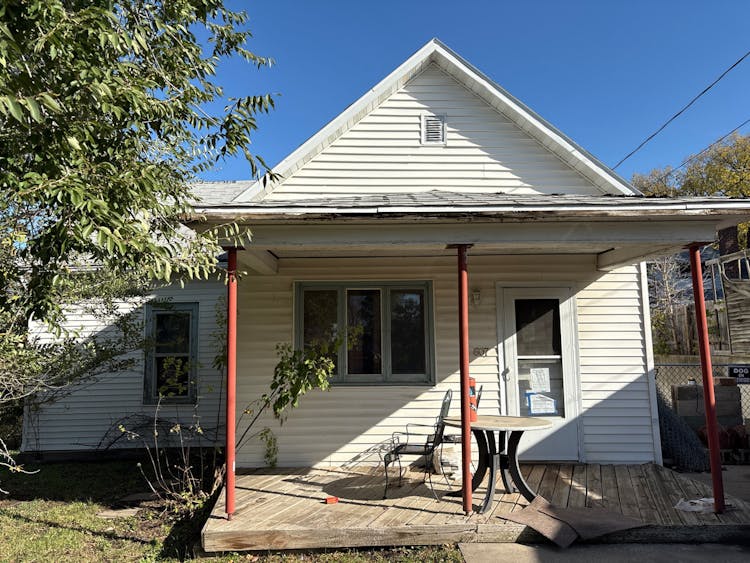 607 1st St SE Minot, ND 58701, Ward County