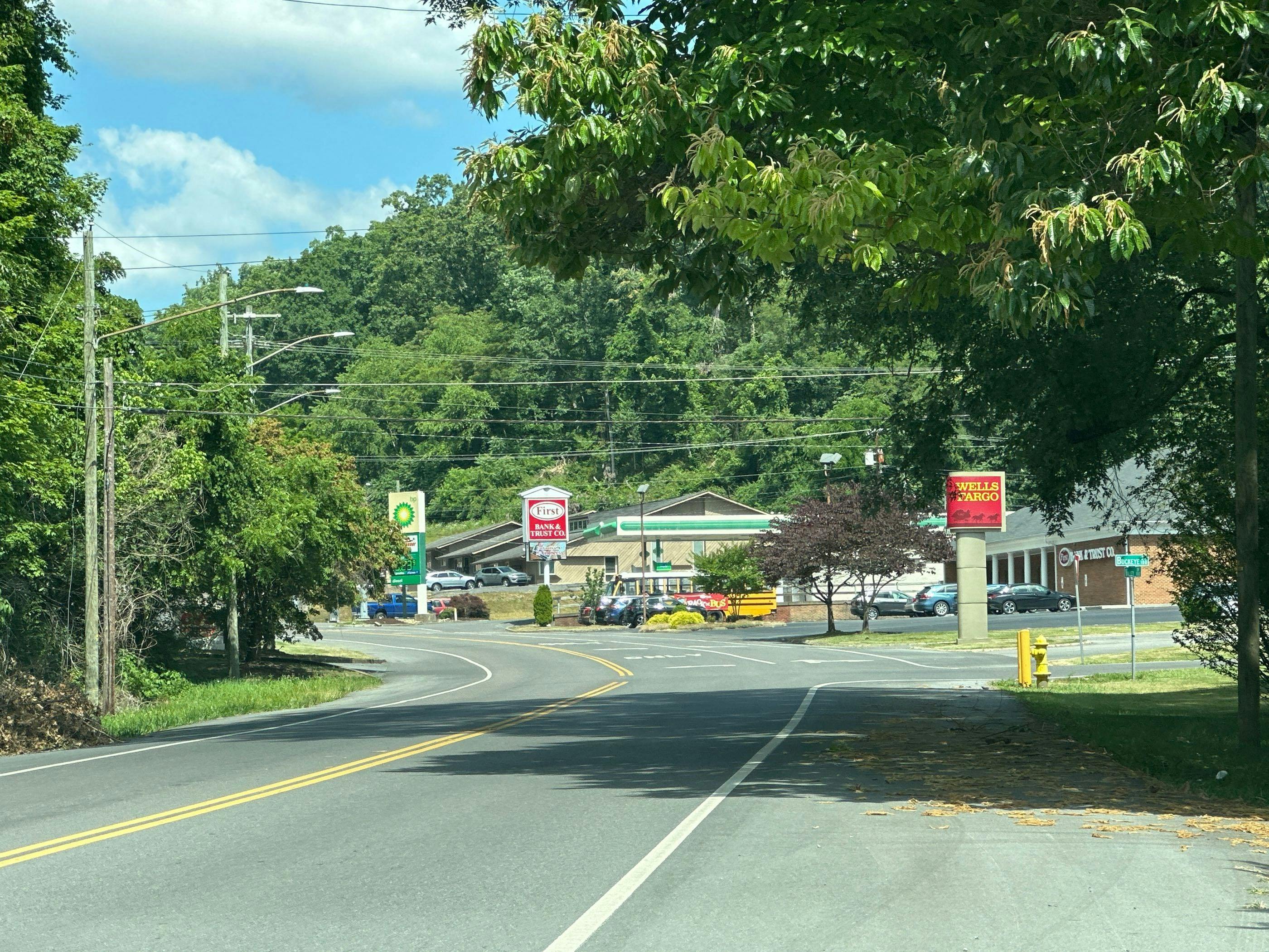 Valley Dr, Bristol, VA 24201