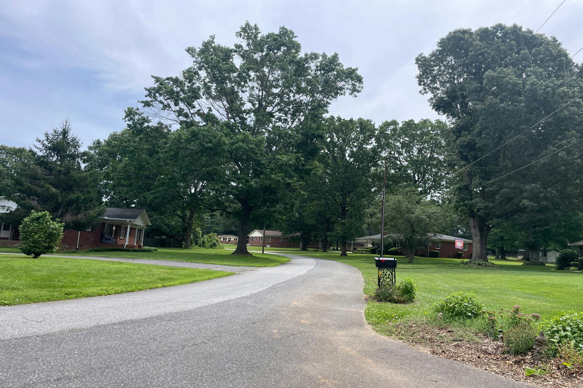 Eaker Cir, Cherryville, NC 28021