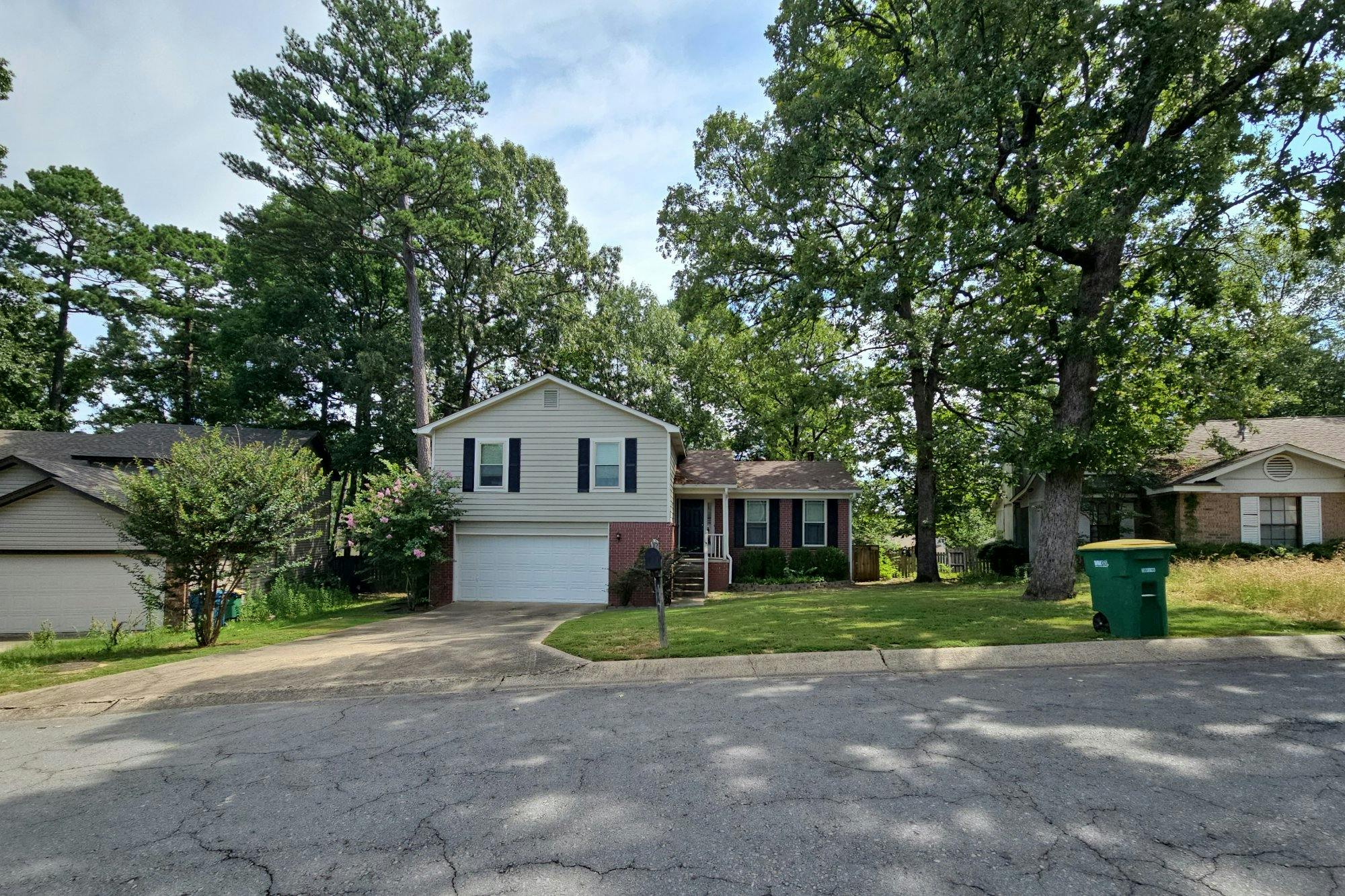 Mesquite Cir, Little Rock, AR 72211