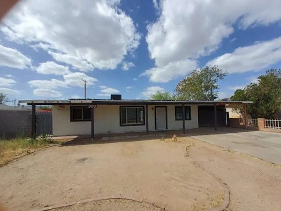 907 E Vineyard Rd Phoenix, AZ 85042, Maricopa County