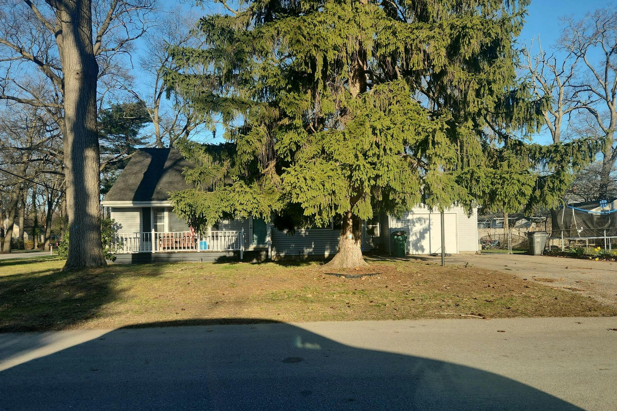 Hiawatha Dr, Norton Shores, MI 49441