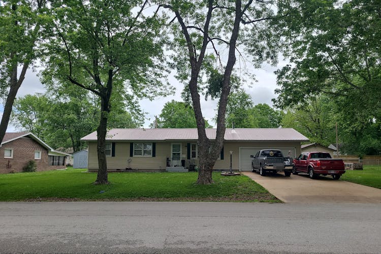 634 S Spruce St Buffalo, MO 65622, Dallas County