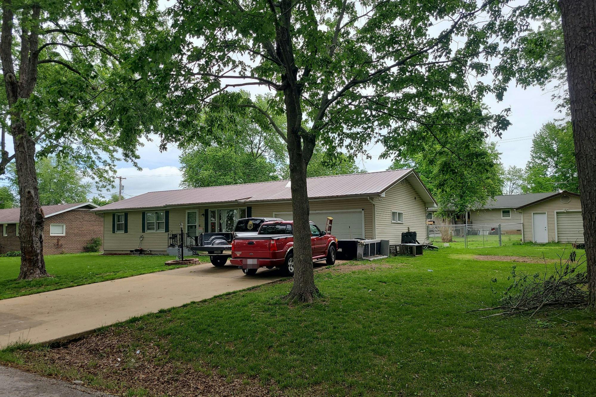 Spruce St, Buffalo, MO 65622