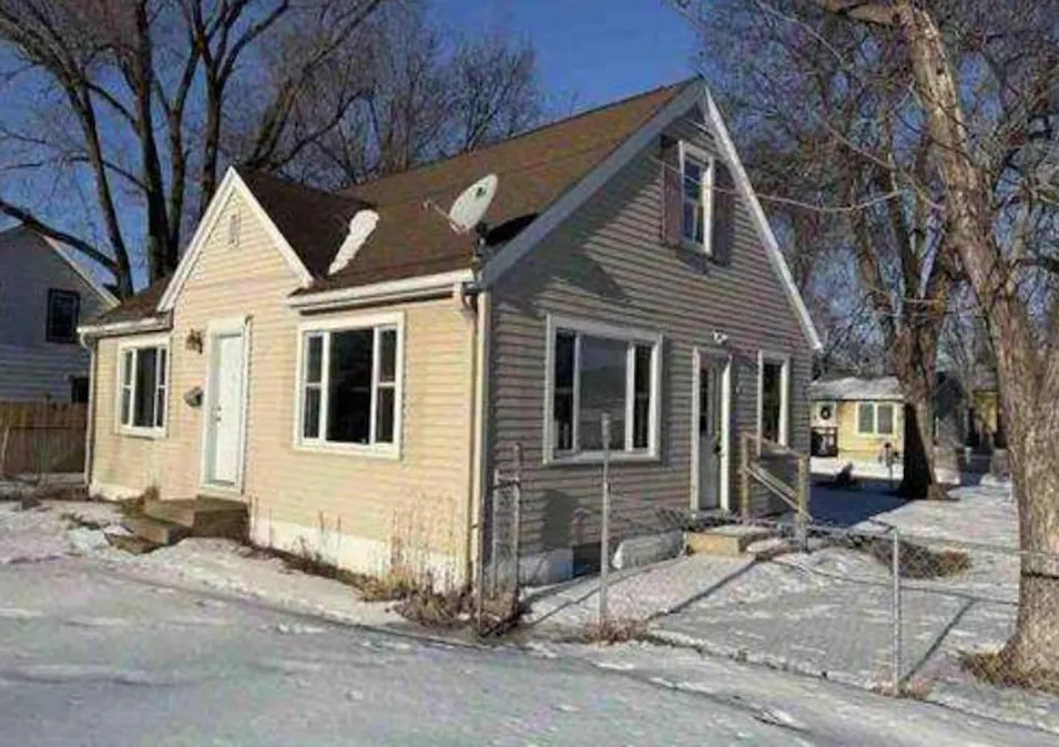 667 E Saint Germain St Saint Cloud, MN 56304, Benton County