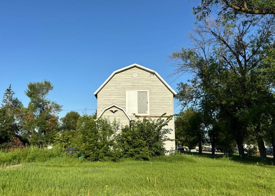 203 4th St SW Hillsboro, ND 58045, Traill County