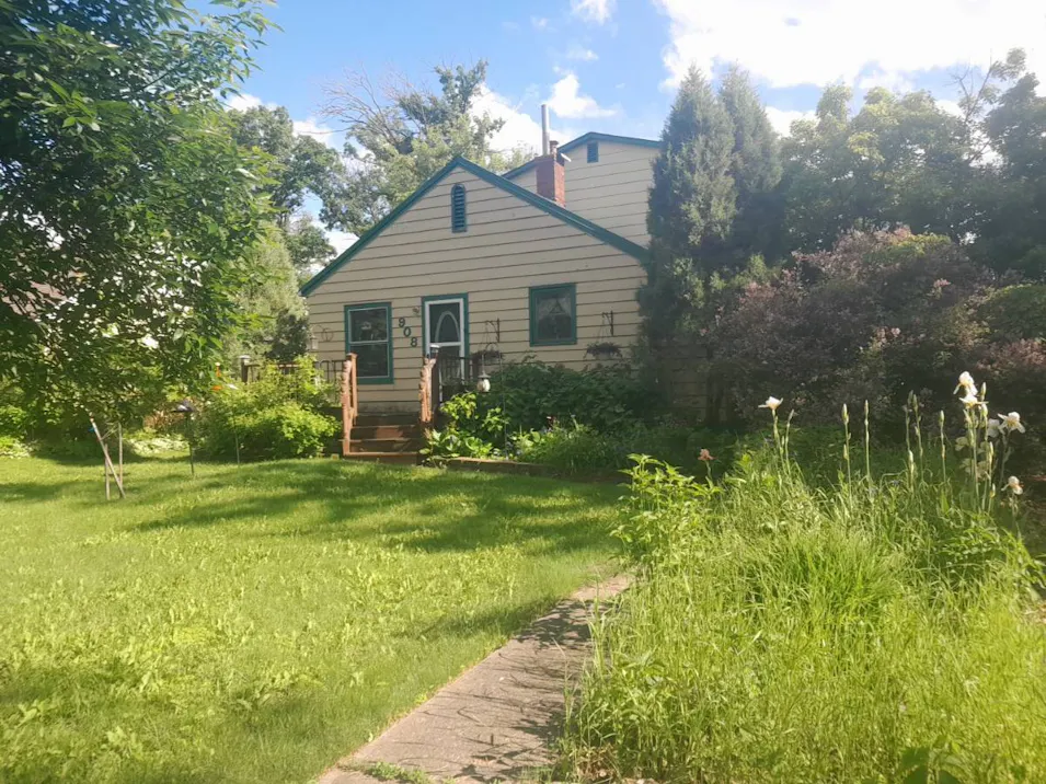 908 Lake St NE Warroad, MN 56763, Roseau County