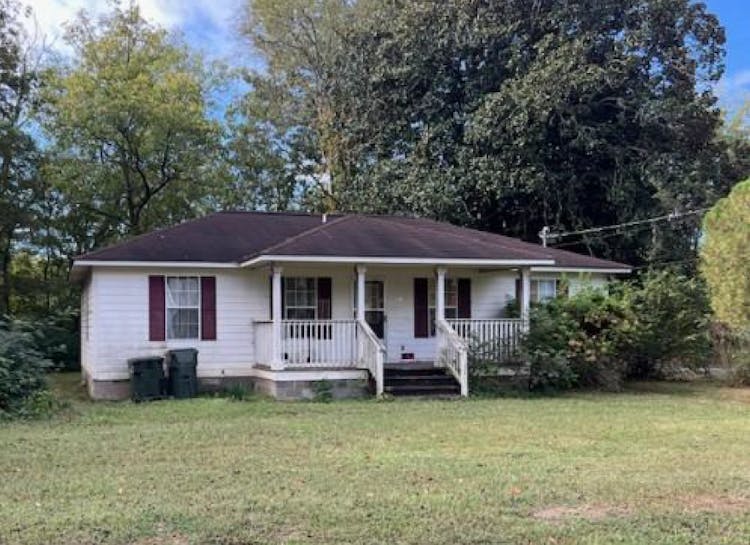 219 Chestnut St Scottsboro, AL 35768, Jackson County