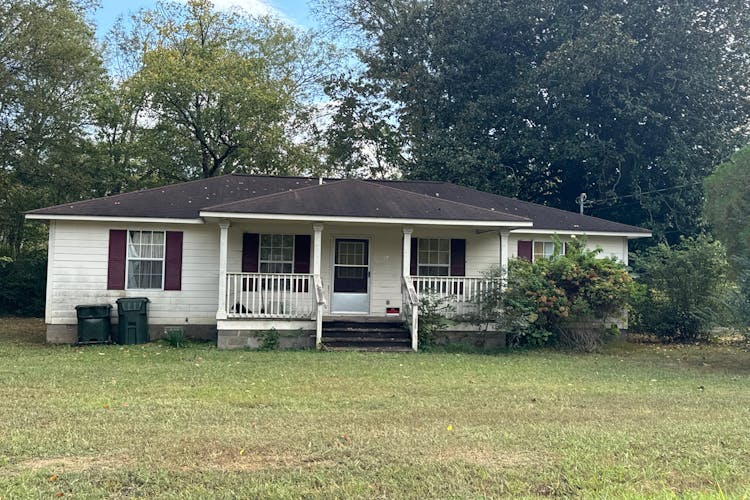 219 Chestnut St Scottsboro, AL 35768, Jackson County