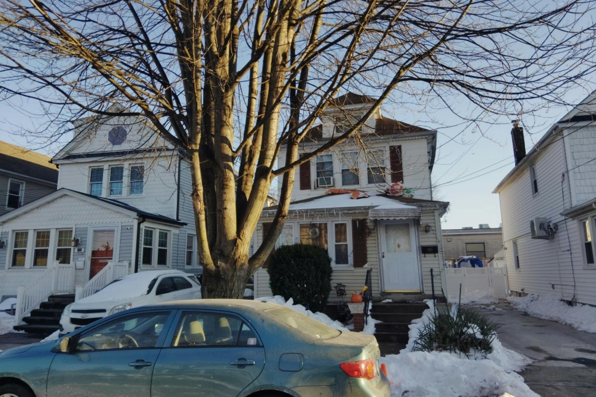 Bedford Ave, New Hyde Park, NY 11040