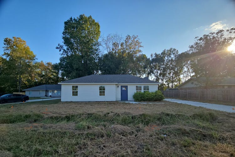 105 Briarwood Dr Sunset, LA 70584, Saint Landry County