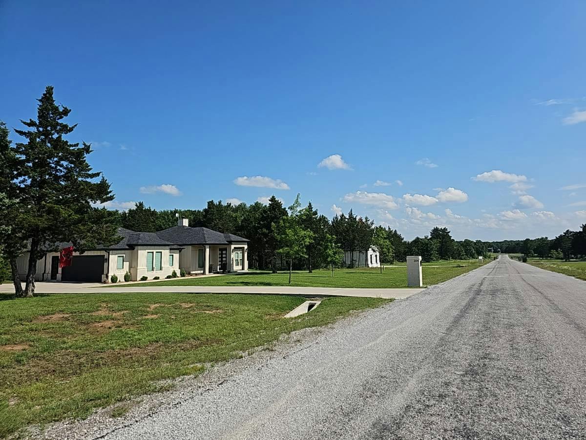 Guy Ln, Pottsboro, TX 75076 #1