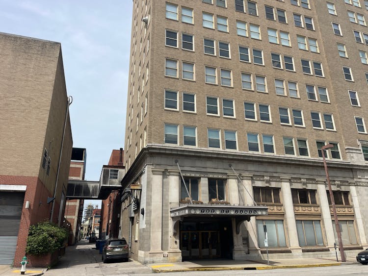 401 10th St Apt 805 Huntington, WV 25701, Cabell County