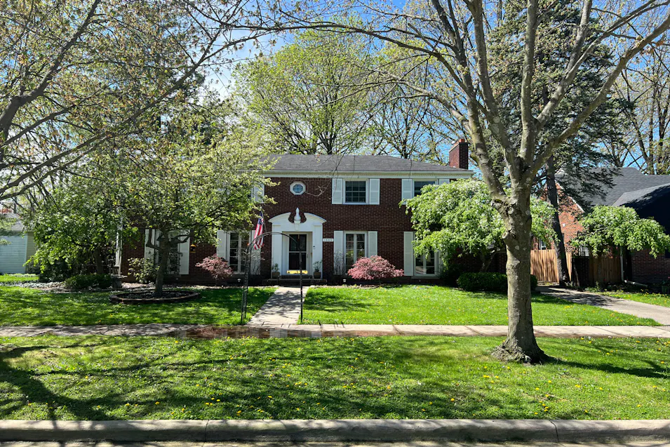 1889 Stanhope St Grosse Pointe Woods, MI 48236-1905, Wayne County