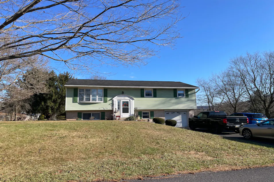 701 Stoney Creek Dr Dauphin, PA 17018, Dauphin County