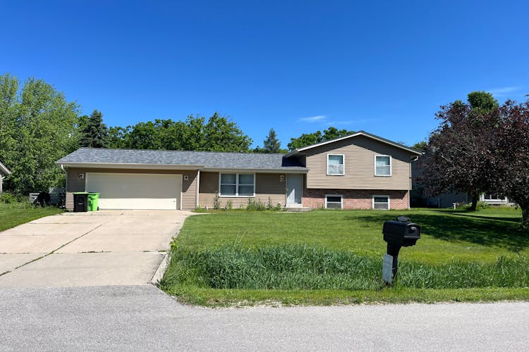 31024 Lake Pointe Ct Lake Pointe Ct, WI 53185, Racine County