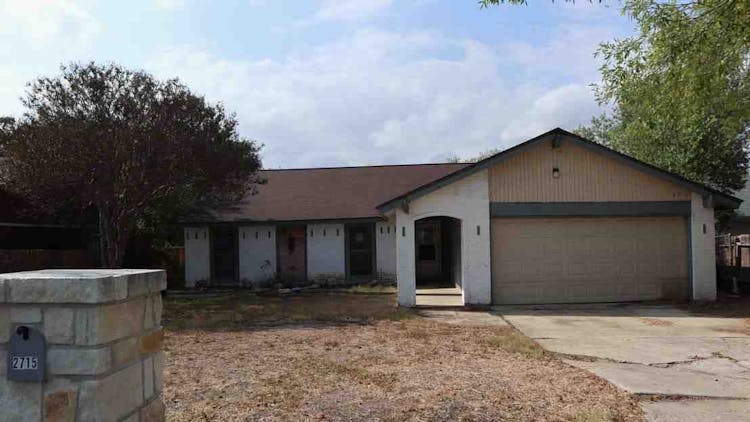 2715 Lakemist St San Antonio, TX 78222, Bexar County