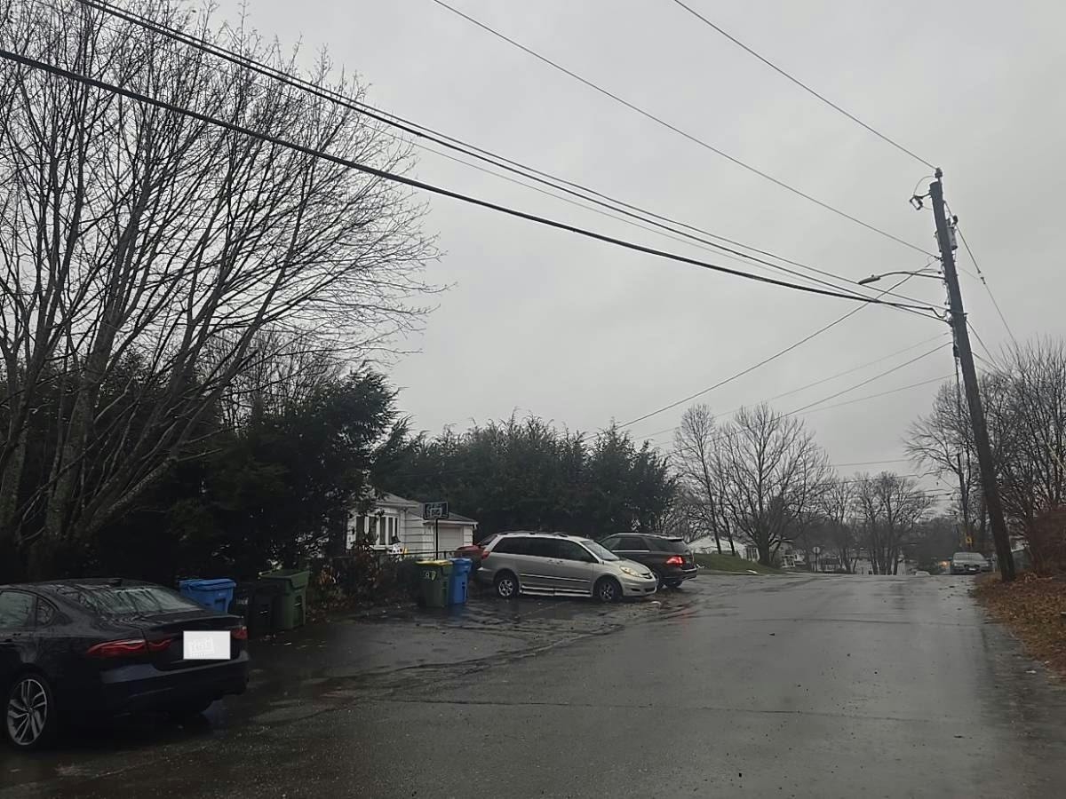 Lyric Ave, Waterbury, CT 06705
