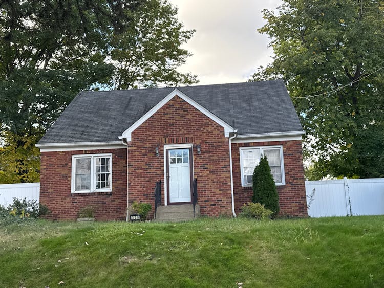 309 Hillcrest Ave Erie, PA 16509, Erie County