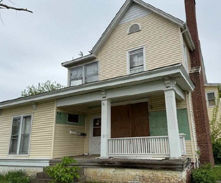 101 5th St Cami, IL 62821, White County