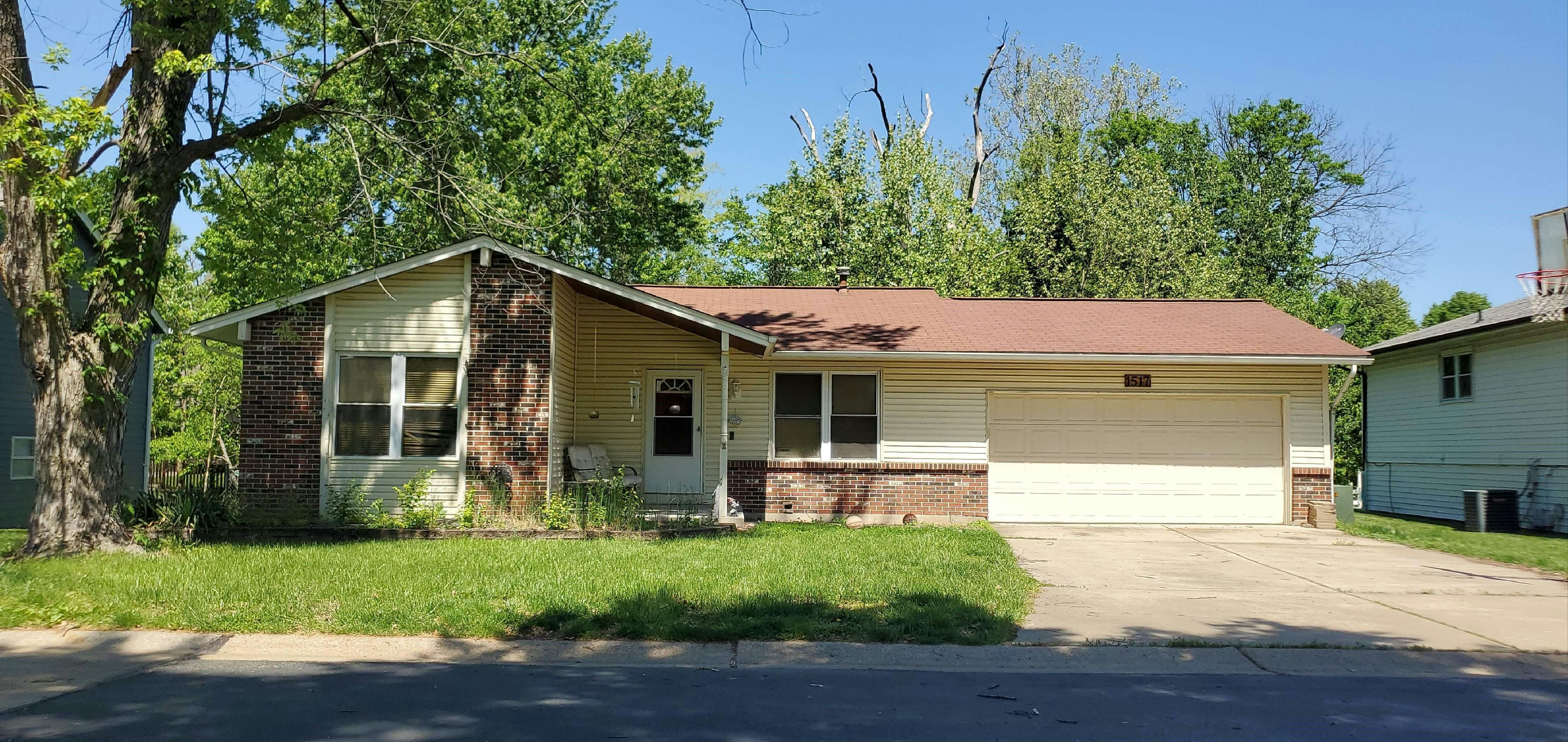 Shadow Wood Dr, Saint Charles, MO 63303