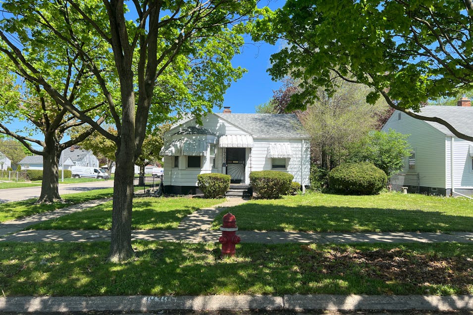 19305 Washtenaw St Harper Woods, MI 48225, Wayne County