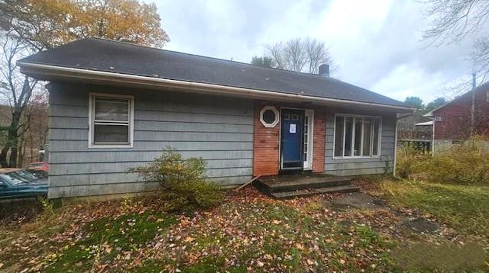 84 Stafford Holland Rd Wales, MA 01081, Hampden County