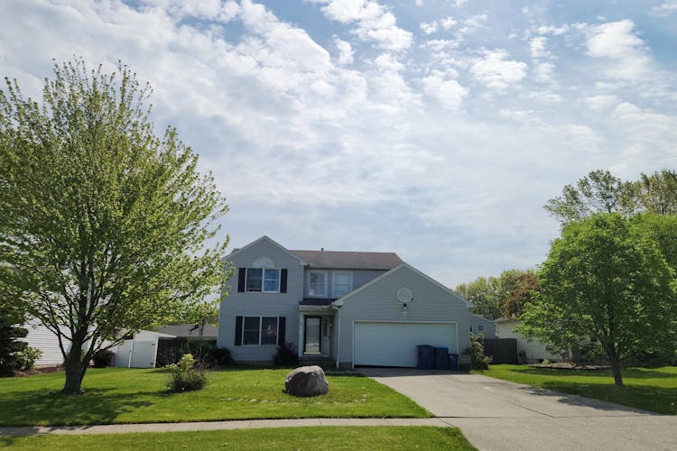 5117 St James Blvd Lorain, OH 44053, Lorain County