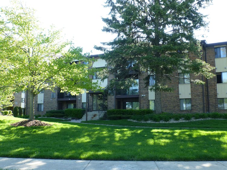 13933 Laramie Ave Unit 214 Crestwood, IL 60418, Cook County