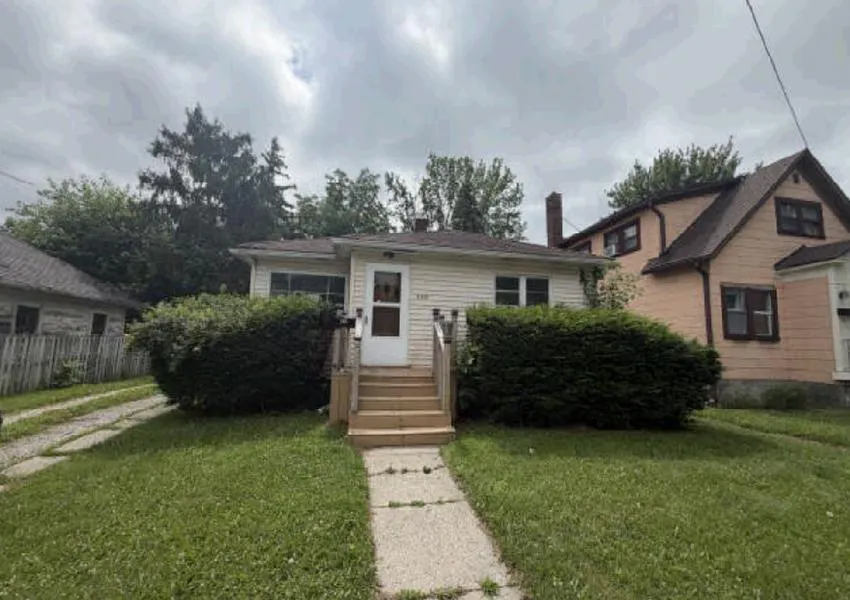 Webster St, Saginaw, MI 48602