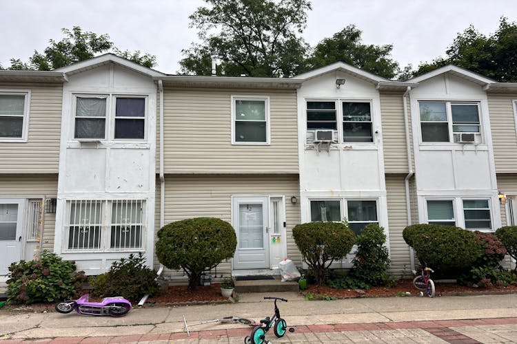 2 Howe Ter Dorchester, MA 02125, Suffolk County