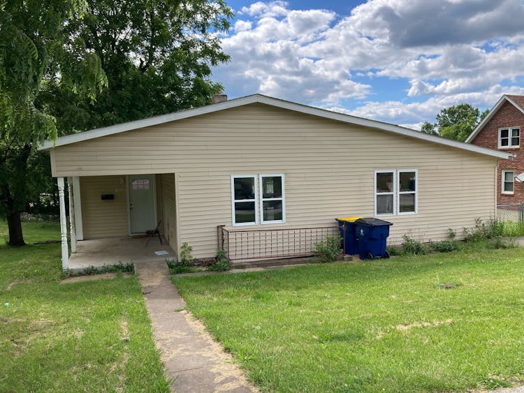 202 N Thomas St De Soto, MO 63020, Jefferson County