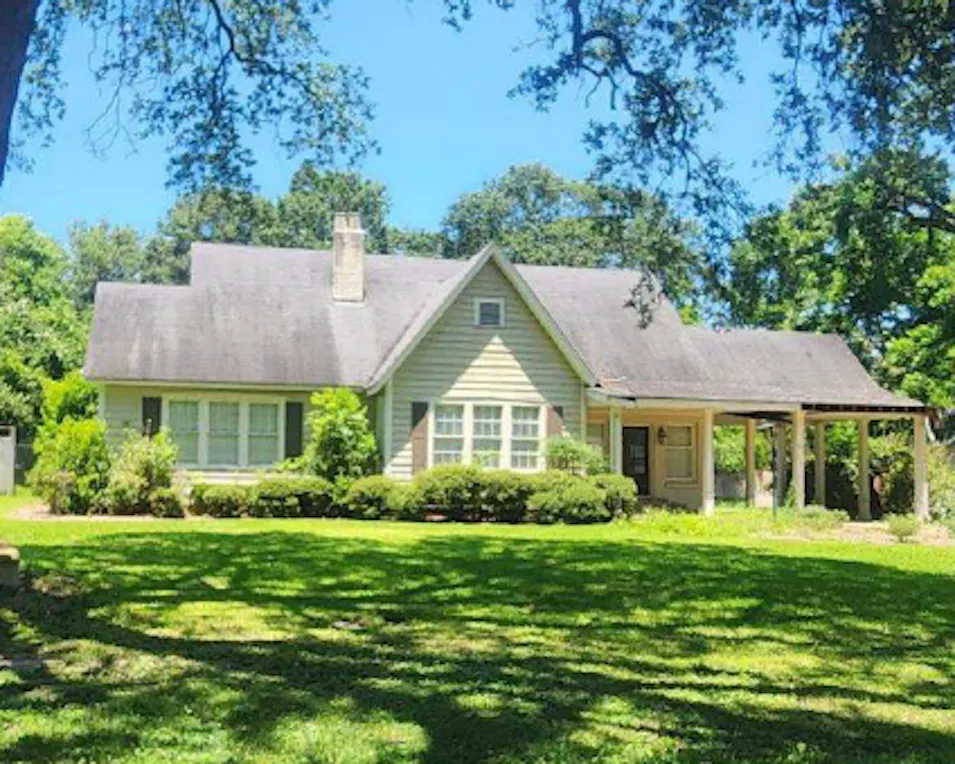 111 E President Avenue Greenwood, MS 38930, Leflore County