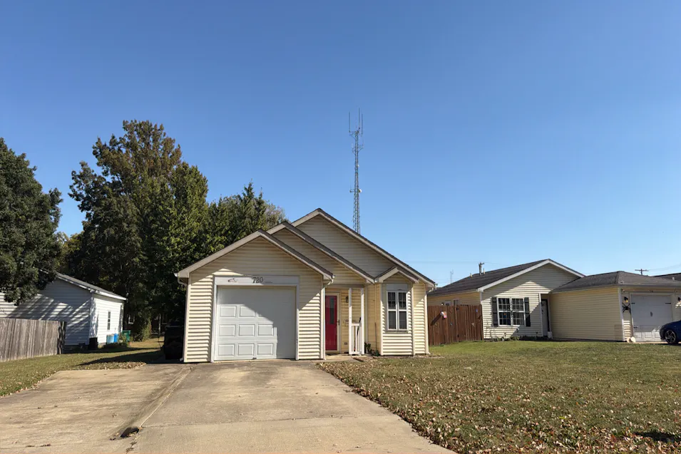 720 N 1st Division St Mattoon, IL 61938, Coles County