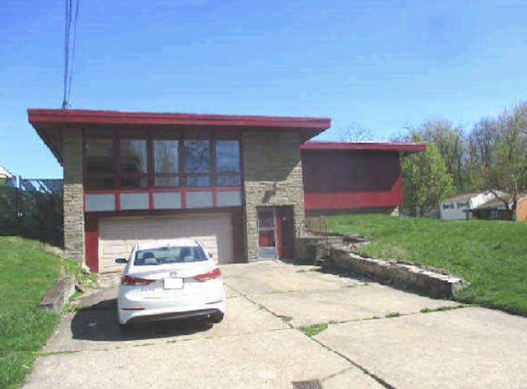 131 Broadcrest Drive Pittsburgh, PA 15235, Pittsburgh County