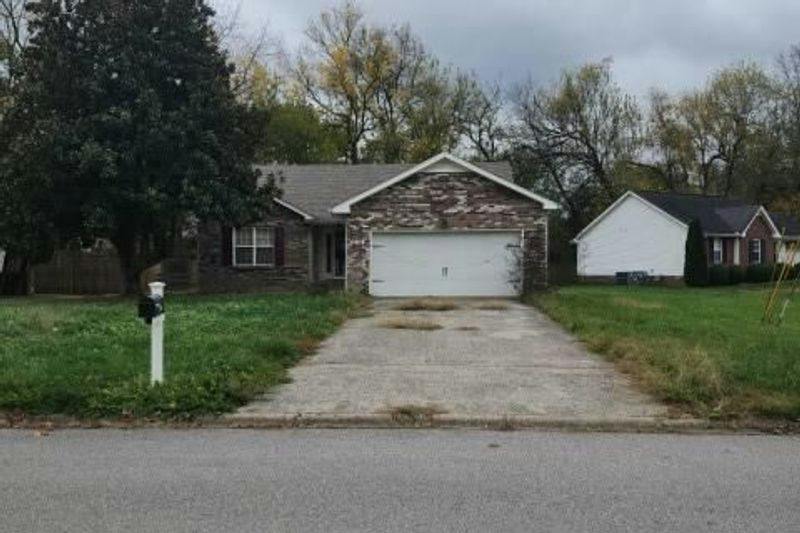 Buckhorn Dr, Clarksville, TN 37043
