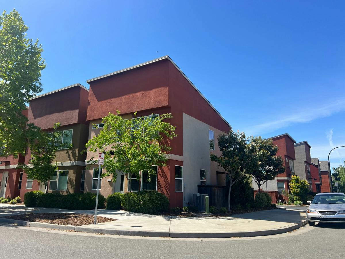 Graphite Ln, West Sacramento, CA 95691