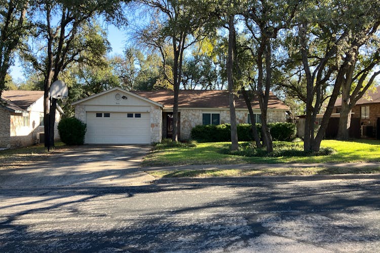 9001 Bubbling Springs Trl Austin, TX 78729, Williamson County