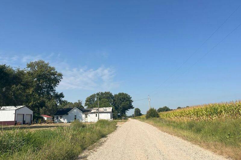 550th Ave, Oblong, IL 62449