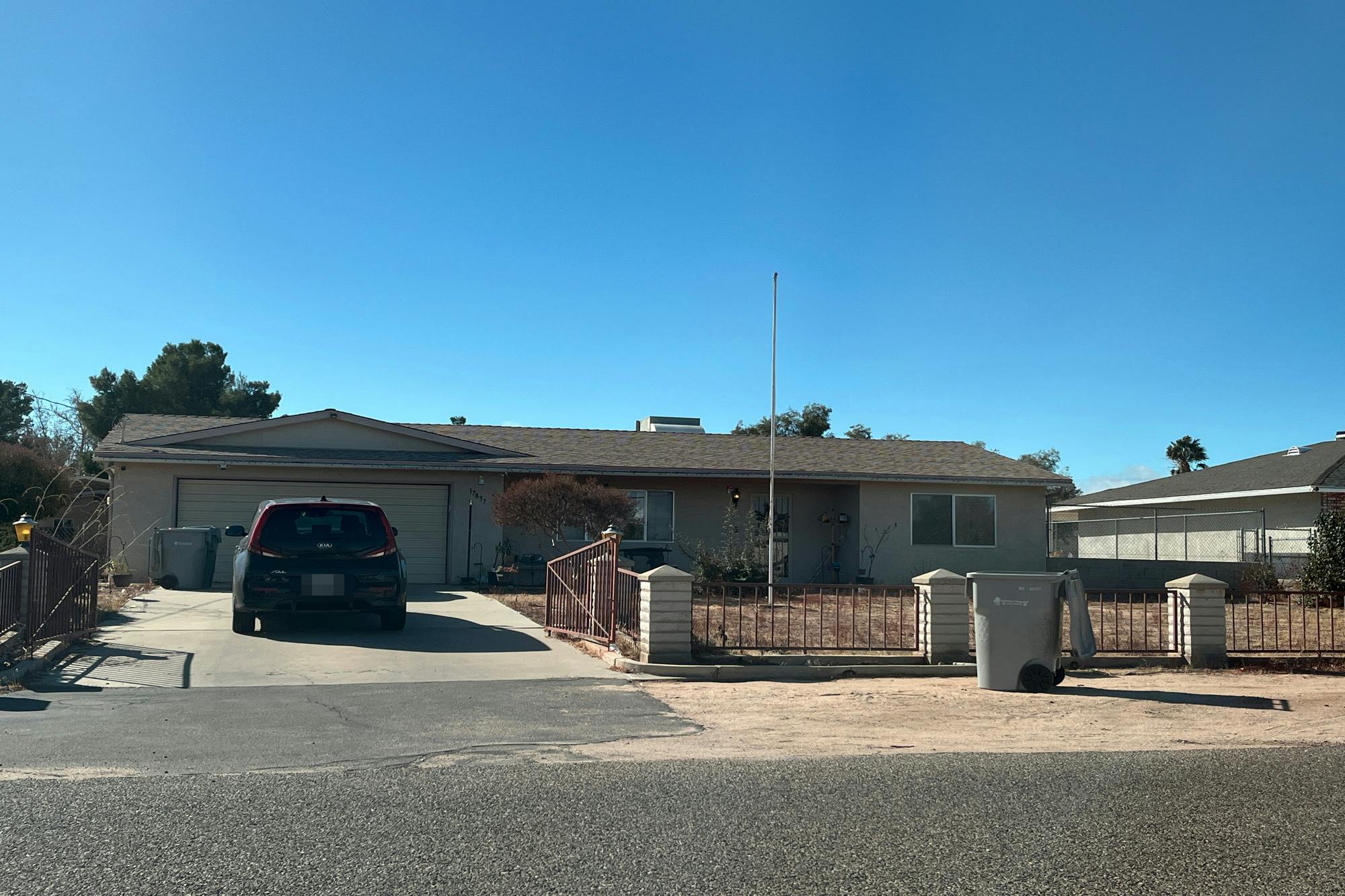 Pine St, Hesperia, CA 92345